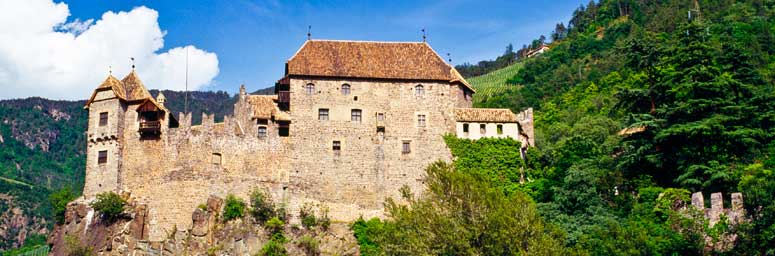 Castel Roncolo, un antico castello sulla montagna sopra a Bolzano