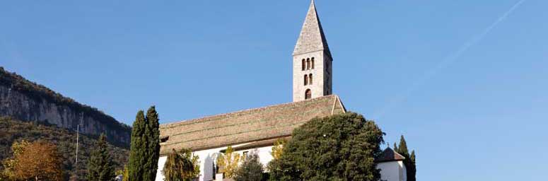 Il campanile di Cortaccia, cittadina nel Giardino del Sudtirolo