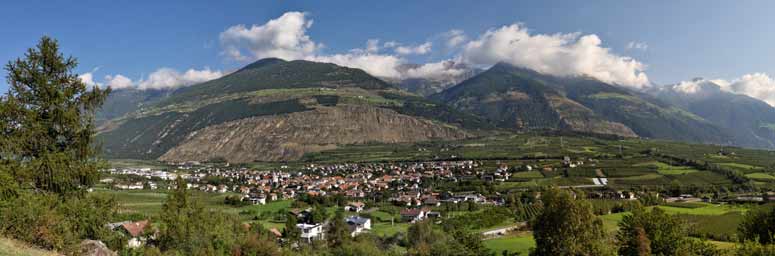 Vista panoramica della cittadina di Lasa in Alto Adige