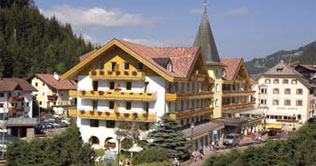 At Selva, Gardena valley, is situated the Hotel Oswald.