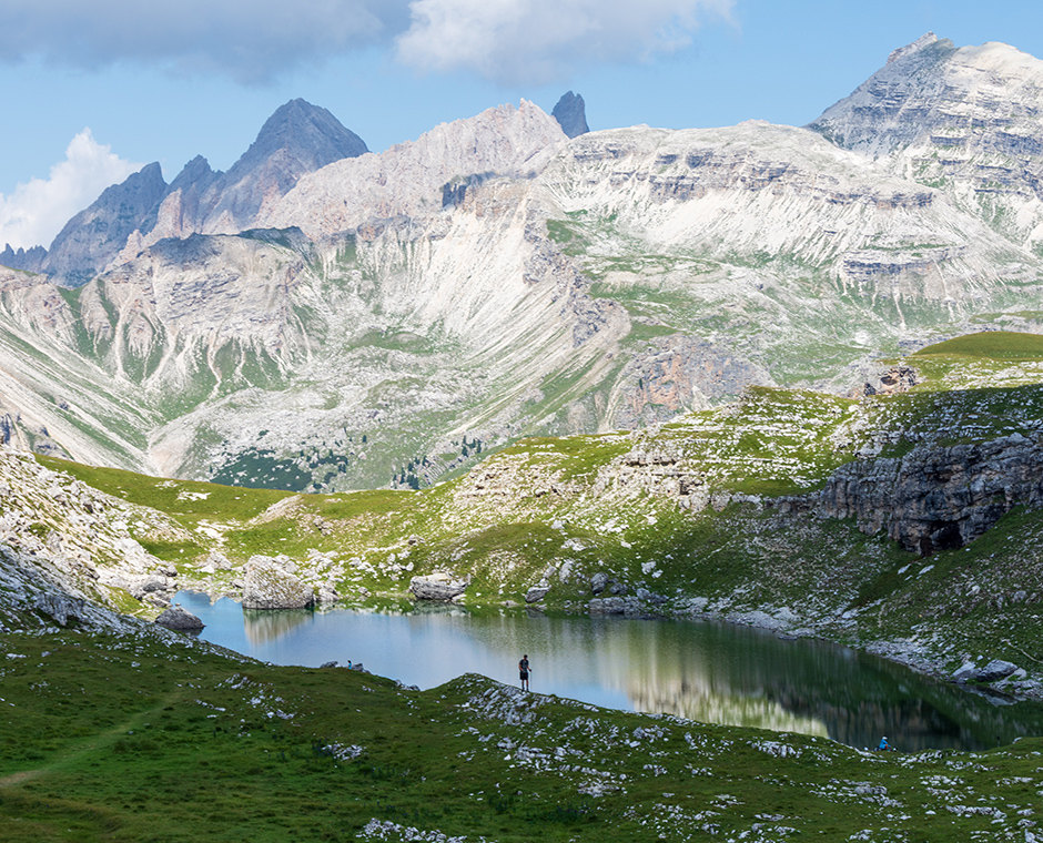 Der Crespeinasee im Naturpark Puez-Geisler in Südtirol