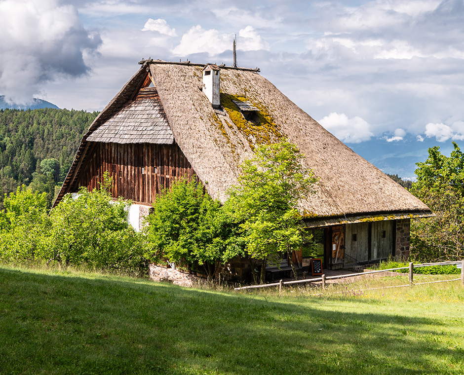 Der Plattnerhof, Sitz des Bienenmuseums in Costalovara, Ritten