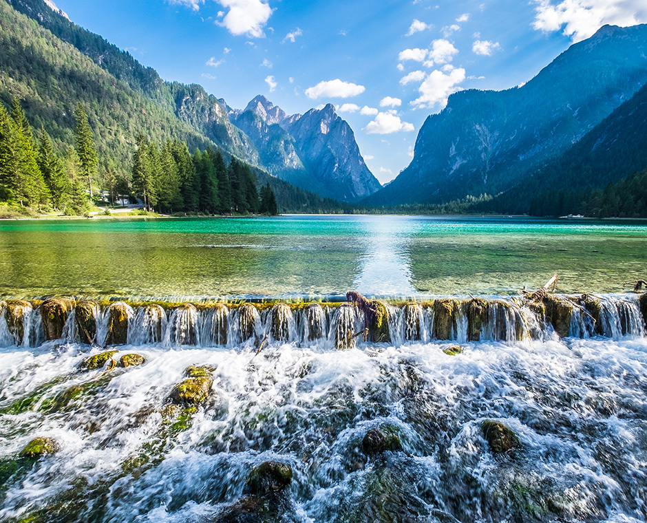 Toblacher See in Südtirol, mit Naturlehrpfad