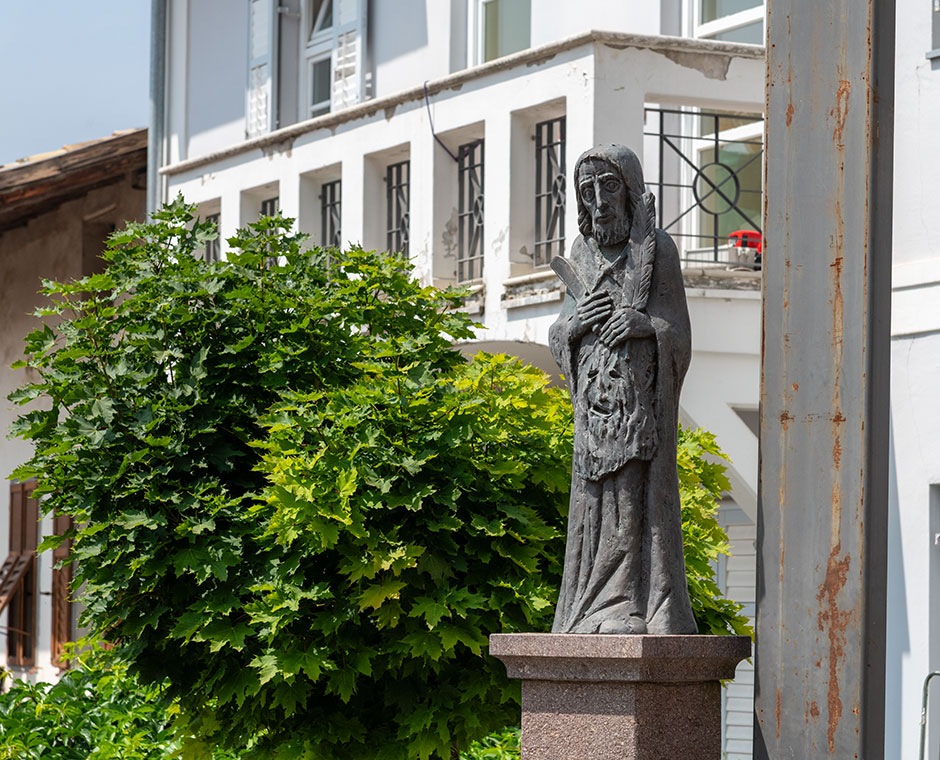 Brunnen im Zentrum von Montan
