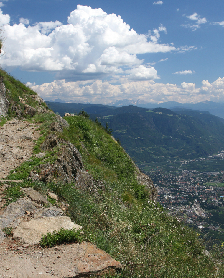 Vista panoramica dalla alta via Merano a Merano città