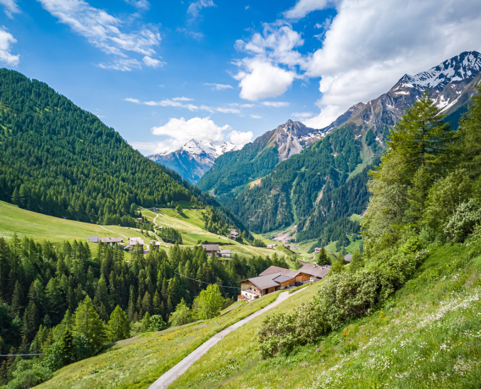 Vista panoramica sulla Val Passiria sopra Moos vicino a Rabenstein, Alto Adige, Italia.
