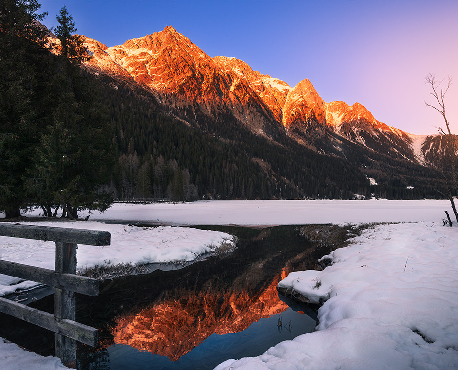 Abendstimmung in Antholz mit Sonne hinter den Bergen
