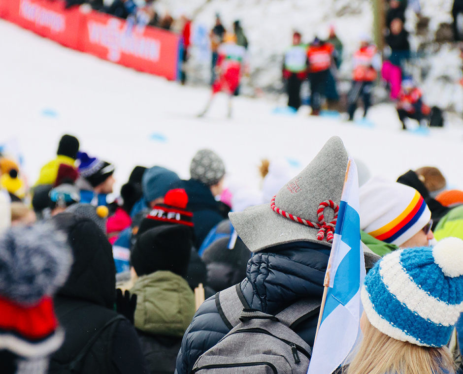 Jubelndes Publikum beim Biathlon-Wettkampf in der Südtirol Arena