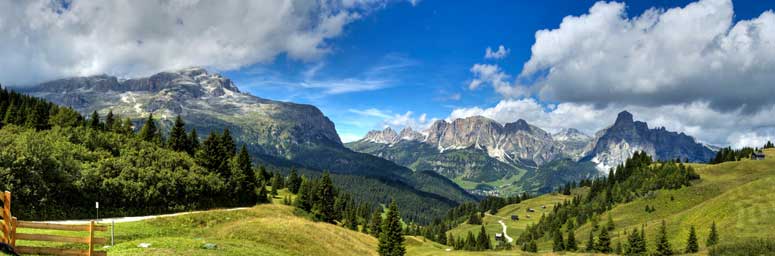 Vista in lontananza del Sassongher