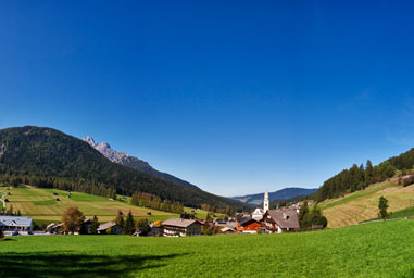 Vista sul paese di Sesto in Alta Pusteria