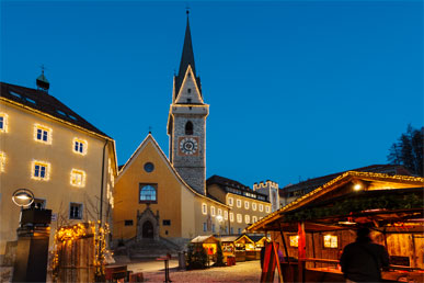Weihnachtsdekorationen in Bruneck