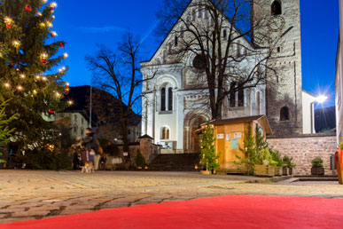 Die Kirche in Sarntal zur Weihnachtszeit