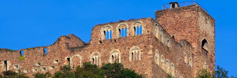 Castel Boymont, un castello diroccato sulla cima di un monte