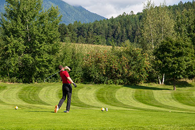 Un giocatore di golf presso il Golf Club Pustertal