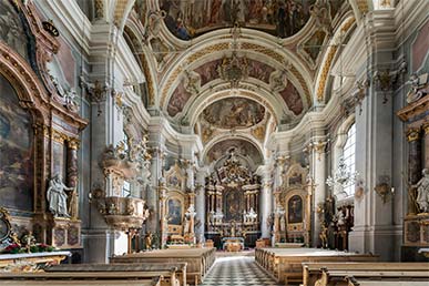 Innenansicht von der Kirche von Toblach