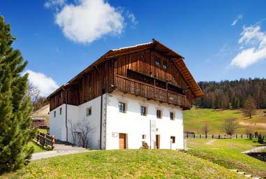 Eine berühmte Vile von Freinademetz, Alta Badia