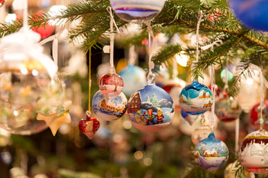 Christbaumkugeln in Bruneck