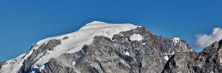 Monte innevato del Gruppo dell'Ortles in Val Venosta