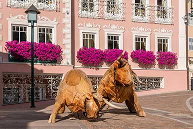 Wood sculptures in Ortisei