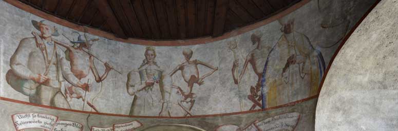 Affreschi che rappresentano la danza dei morti, nel cimitero di Sesto
