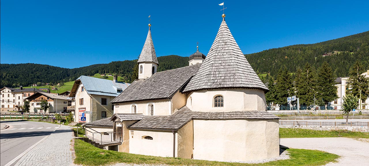 Die Altöttinger- und Grabeskirche in Innichen