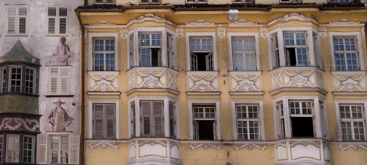 Facciata di un palazzo nel centro storico di Bolzano