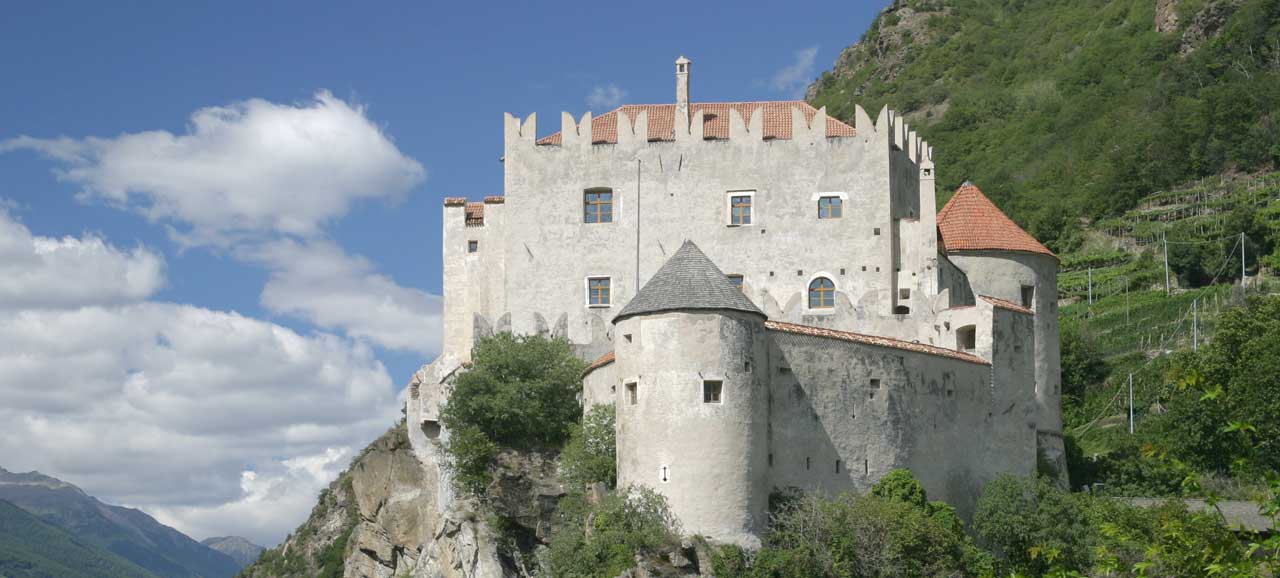 Castle Castelbello on its elevation in the municipality of Castelbello Ciardes