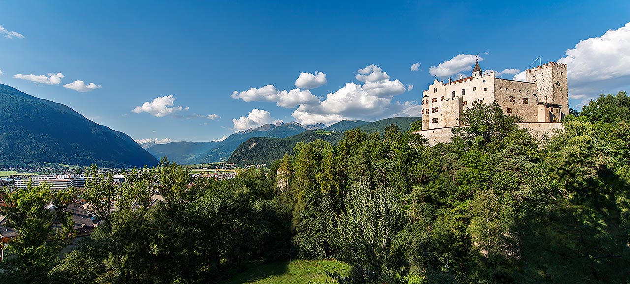 Das Schloss Bruneck mit dem Messner Mountain Museum