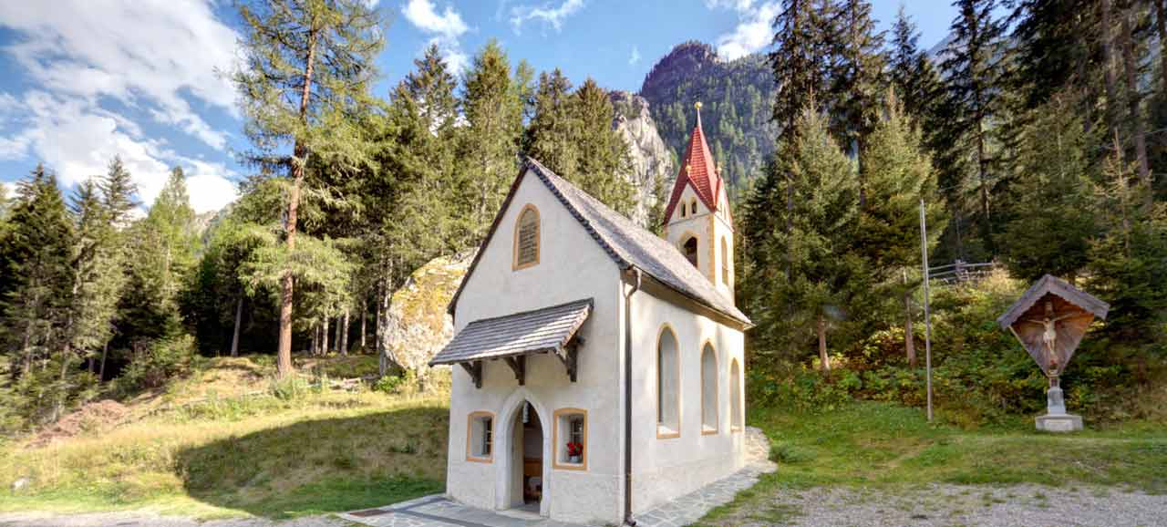 Una chiesa a Martello in Val Venosta