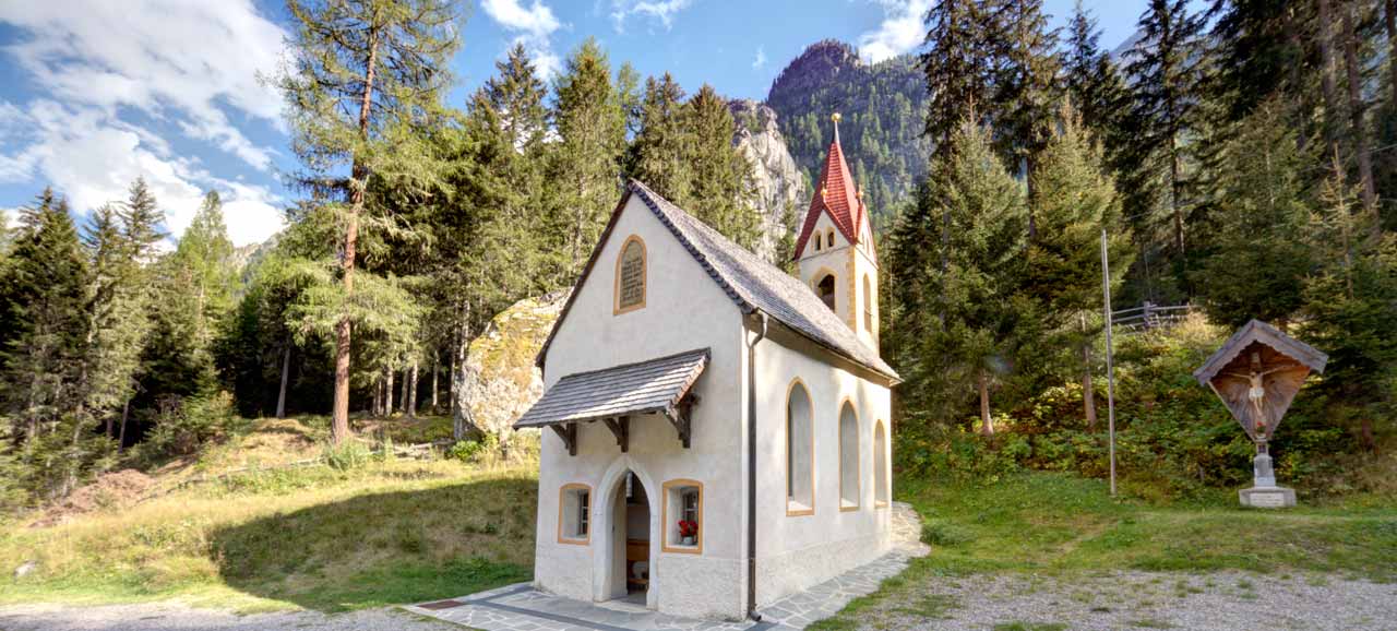 Una piccola chiesetta in Val Martello