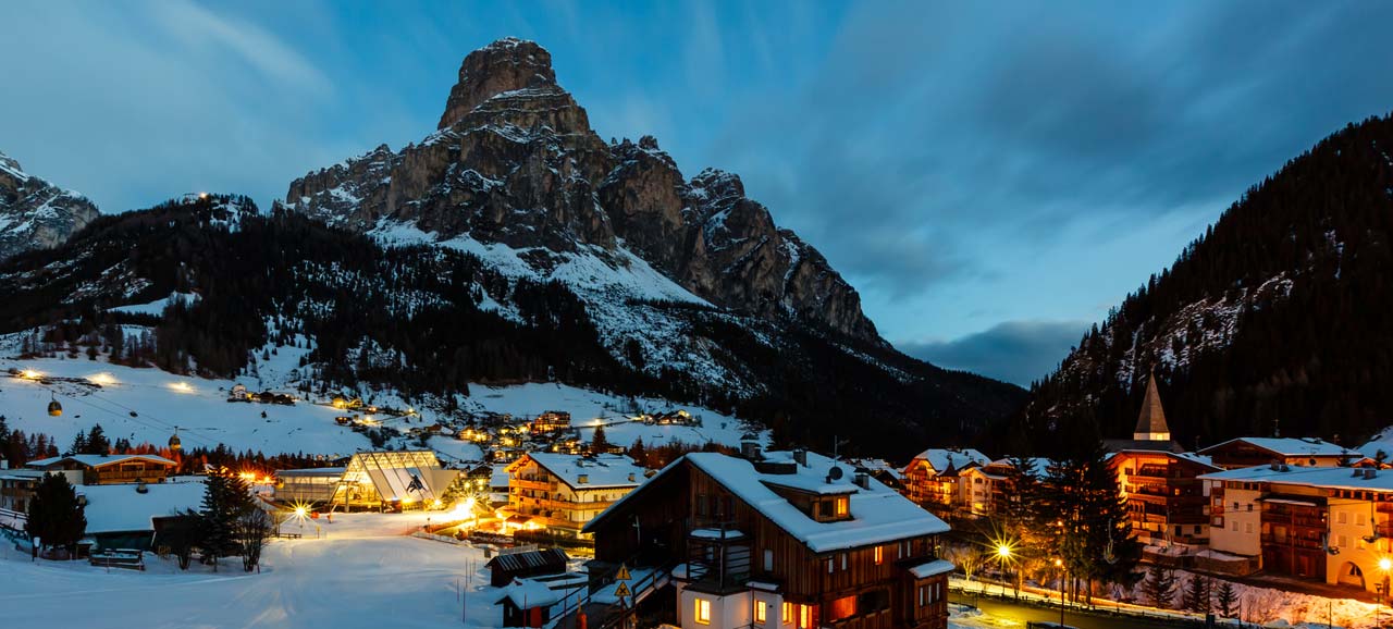 Nachtansicht von Corvara im Winter