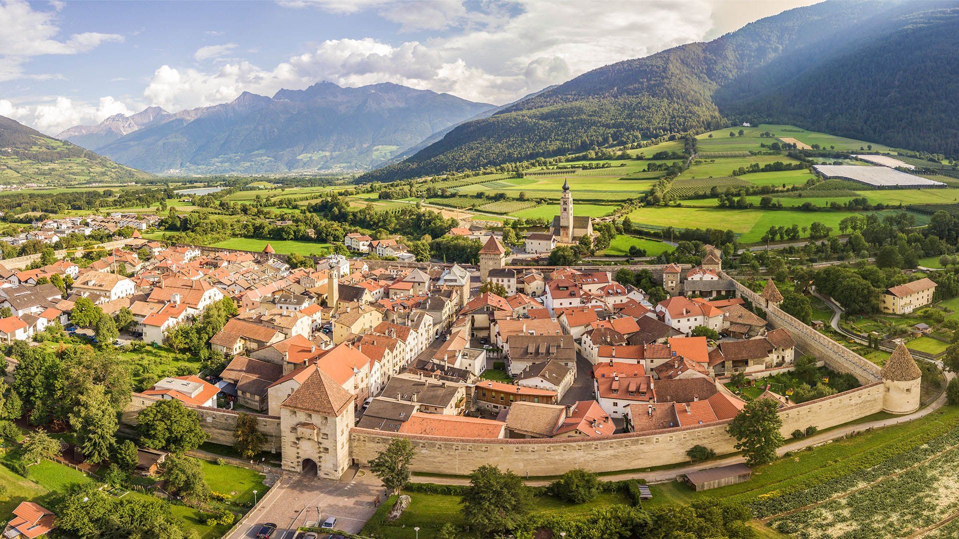 Panoramic view of Glorenza