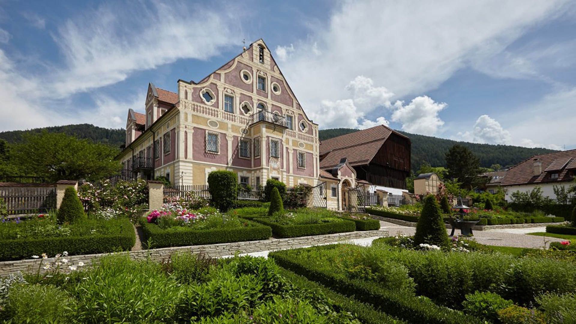 Ethnographic museum in Teodone history