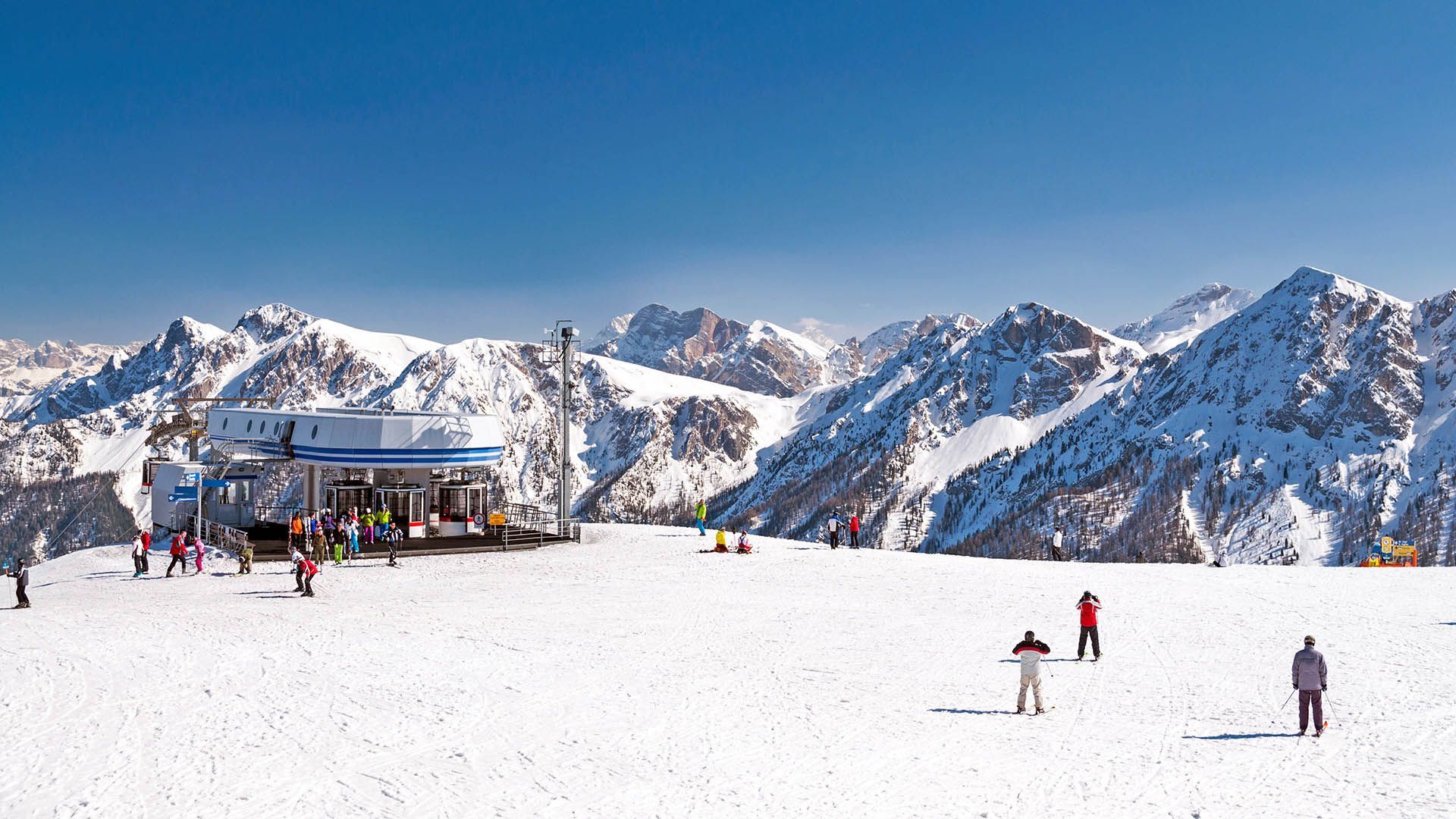 Plan de Corones panoramic winter view of the slopes