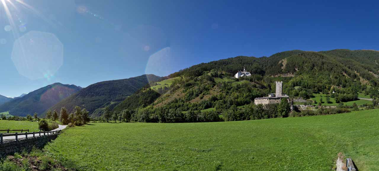 Vista sulle distese verdi di Malles