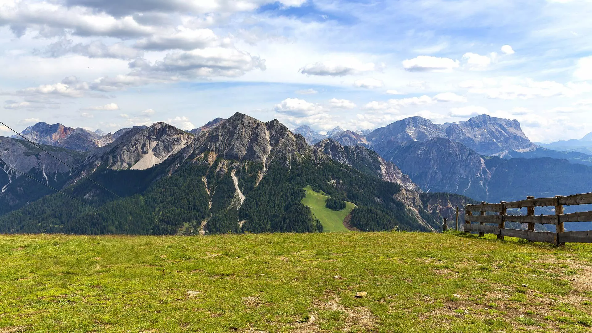 Panoramablick auf den Kronplatz