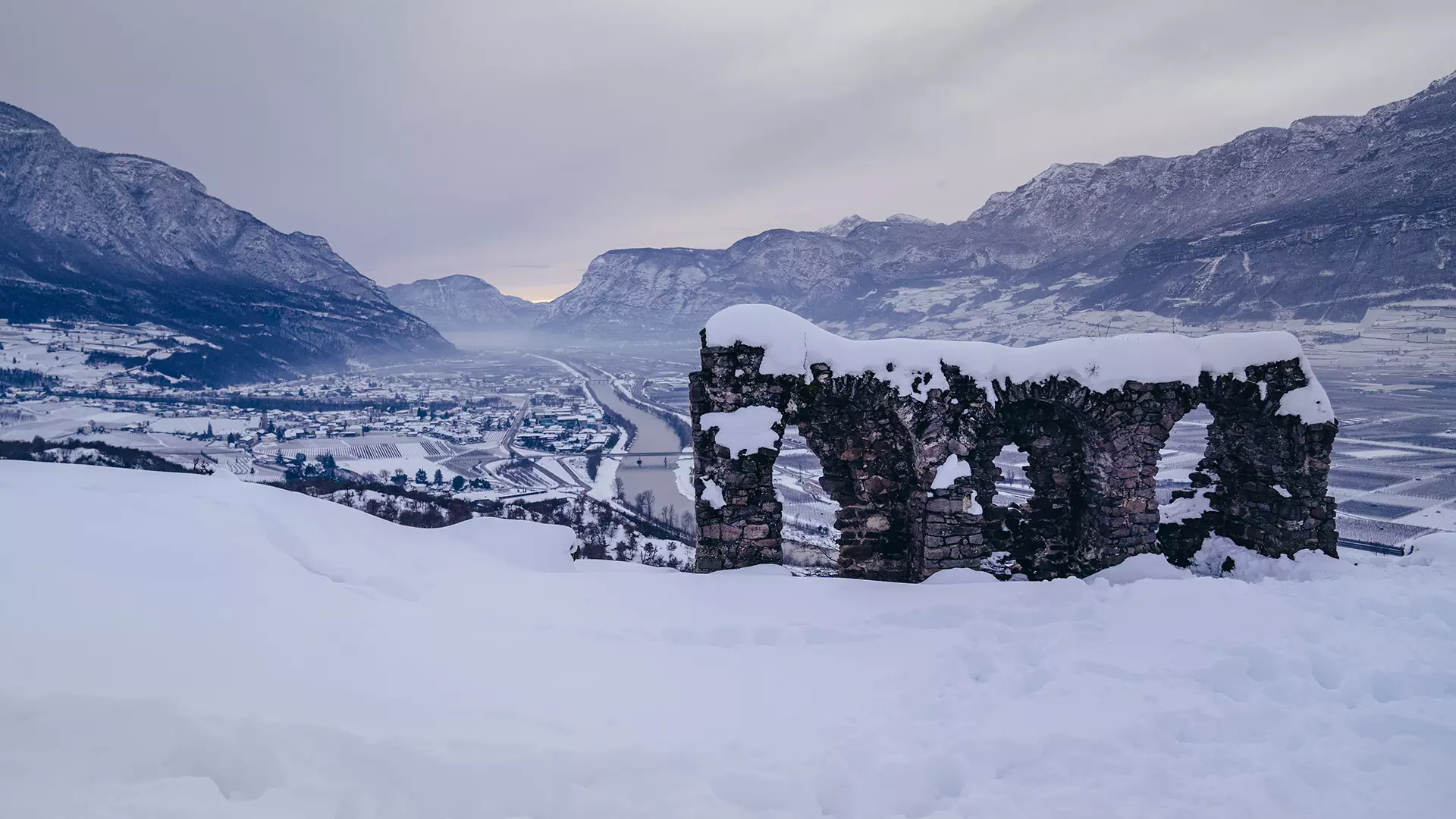 Panoramablick auf den Ort Auer