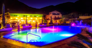 Eingang des Hotel - Ferienresort Schlosshof in Lana