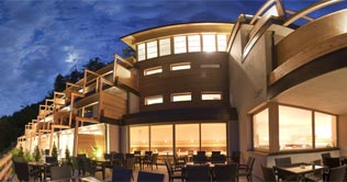 Hotel Residence Aqualis bei Nacht