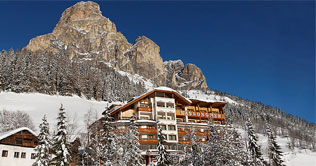 Hotel Sassongher in Corvara in Winter