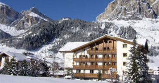 Hotel Villa Eden in Corvara inmitten der Dolomiten