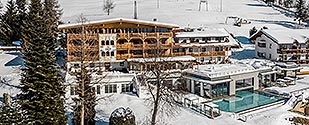 Winter picture of the 4 star Hotel Holzer Hof at Maranza