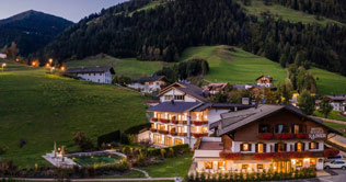L'Hotel Rainer a San candido in estate