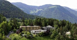 Hotel Waldhof and the surroundings of Foiana