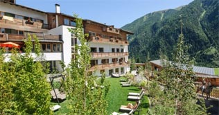 Sicht auf das Natur Aktiv Hotel Lamm und die Umgebung